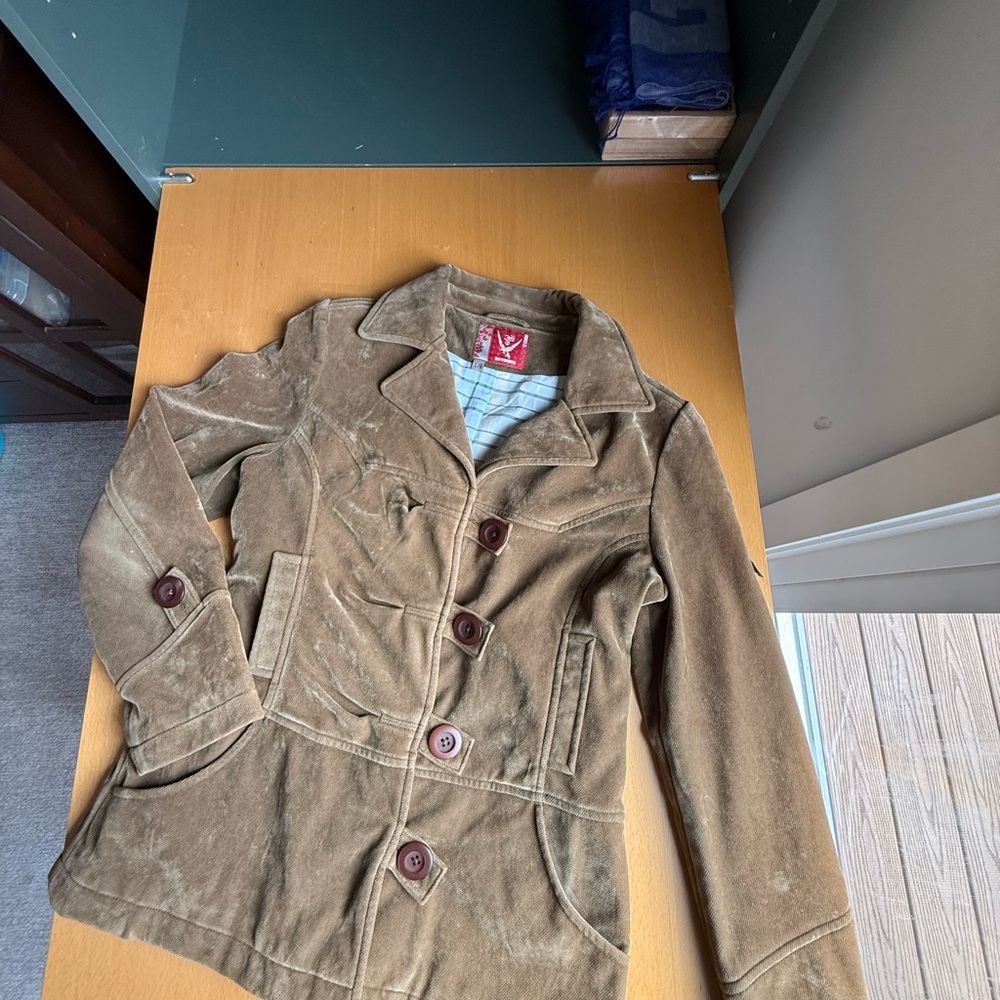 Chic Jacket with Button Accents